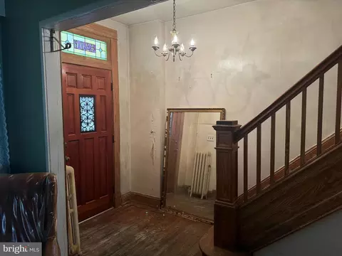 Entry Way - 4206 Ivanhoe Ave, Baltimore, MD 21212 photo 4 of 19