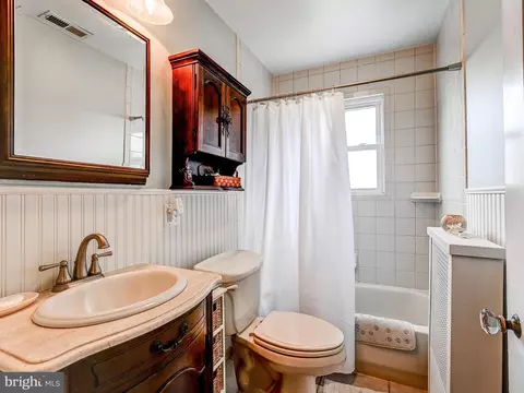 Bath - 426 Kenneth Sq, Baltimore, MD 21212 photo 1 of 1
