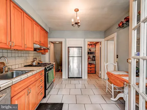 Kitchen - 426 Kenneth Sq, Baltimore, MD 21212 photo 4 of 4
