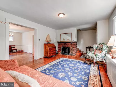 Living - 426 Kenneth Sq, Baltimore, MD 21212 photo 2 of 3