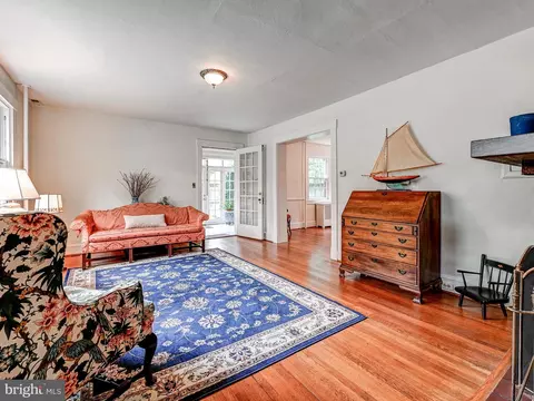Living - 426 Kenneth Sq, Baltimore, MD 21212 photo 1 of 3