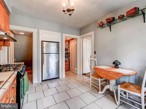 Kitchen - 426 Kenneth Sq, Baltimore, MD 21212 photo 3 of 4