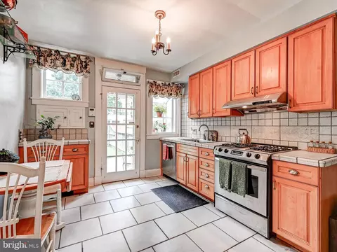 Kitchen - 426 Kenneth Sq, Baltimore, MD 21212 photo 1 of 4