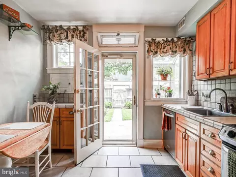 Entry Way - 426 Kenneth Sq, Baltimore, MD 21212 photo 2 of 2