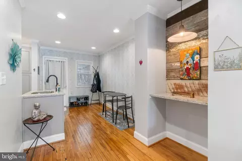 Entry Way - 1413 Weldon Pl N, Baltimore, MD 21211 photo 3 of 6