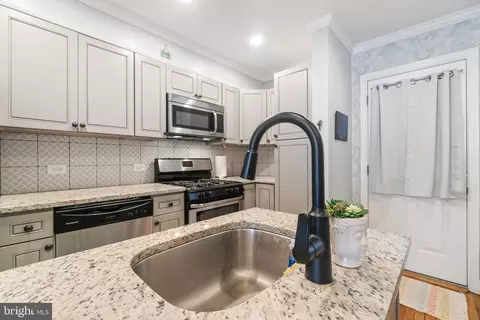 Kitchen - 1413 Weldon Pl N, Baltimore, MD 21211 photo 2 of 5