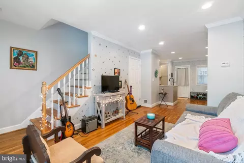 Entry Way - 1413 Weldon Pl N, Baltimore, MD 21211 photo 2 of 6