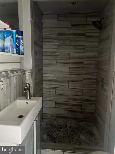 Bath - 1601 Cole St, Baltimore, MD 21223 photo 1 of 1