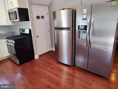 Entry Way - 3603 Clarinth Rd, Baltimore, MD 21215 photo 3 of 6
