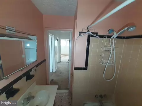 Entry Way - 3544 12 4th St, Baltimore Highlands, MD 21225 photo 5 of 6