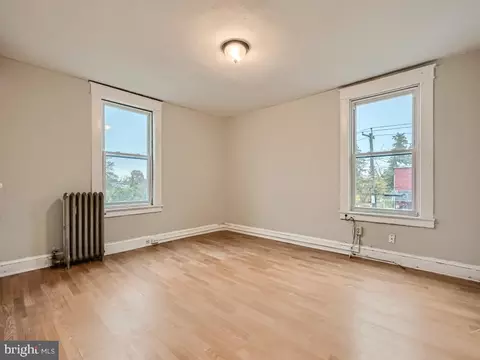 Living - 101 S Monastery Ave, Baltimore, MD 21229 photo 5 of 5