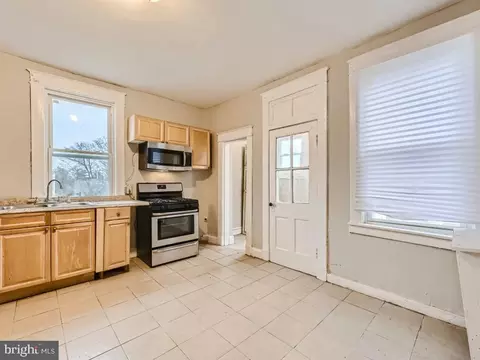 Entry Way - 101 S Monastery Ave, Baltimore, MD 21229 photo 2 of 3
