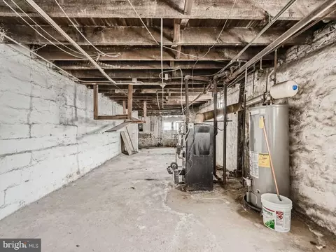 Entry Way - 101 S Monastery Ave, Baltimore, MD 21229 photo 3 of 3