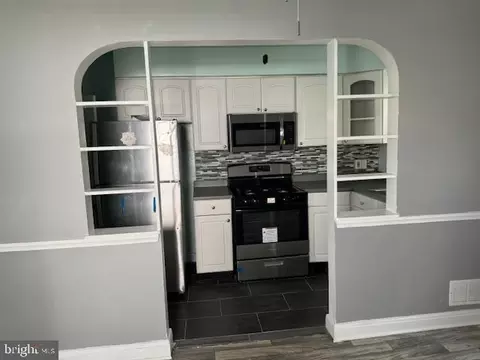 Entry Way - 2501 Oakley Ave, Baltimore, MD 21215 photo 2 of 2
