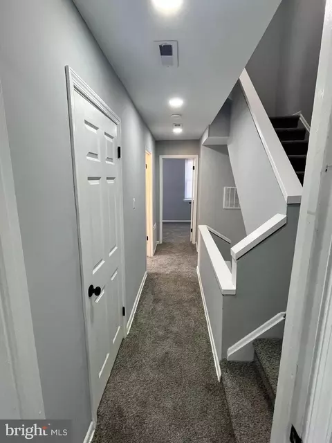 Entry Way - 1507 E Lafayette Ave, Baltimore, MD 21213 photo 5 of 10