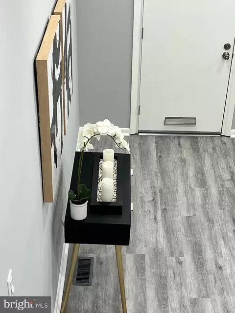 Entry Way - 1507 E Lafayette Ave, Baltimore, MD 21213 photo 4 of 10