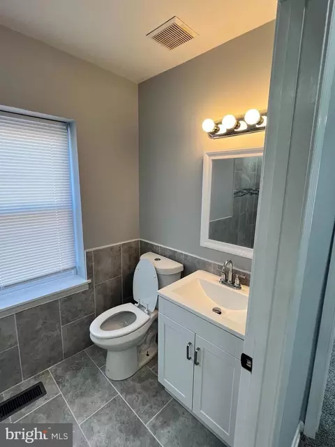 Bath - 1507 E Lafayette Ave, Baltimore, MD 21213 photo 3 of 4