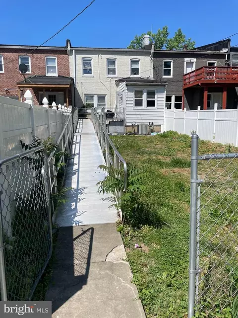 421 Rosecroft Ter, Baltimore, MD 21229 photo 2