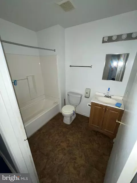Bath - 817 E Chase St, Baltimore, MD 21202 photo 1 of 1