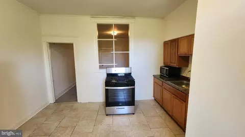 Entry Way - 3215 Baker St, Baltimore, MD 21216 photo 4 of 7