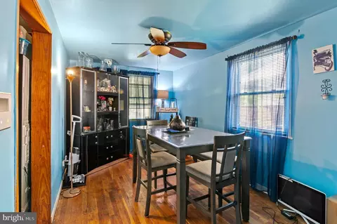 Dining - 5230 Darien Rd, Baltimore, MD 21206 photo 1 of 2