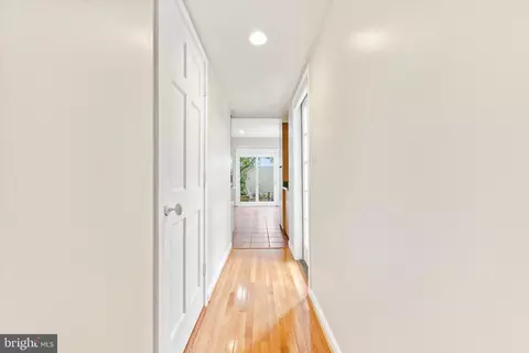 Entry Way - 13 E Henrietta St, Baltimore, MD 21230 photo 5 of 14