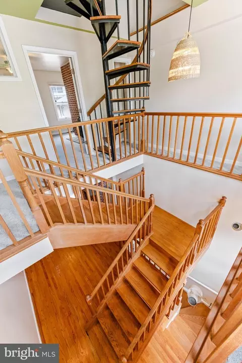 Entry Way - 13 E Henrietta St, Baltimore, MD 21230 photo 10 of 14