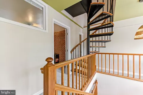 Entry Way - 13 E Henrietta St, Baltimore, MD 21230 photo 7 of 14