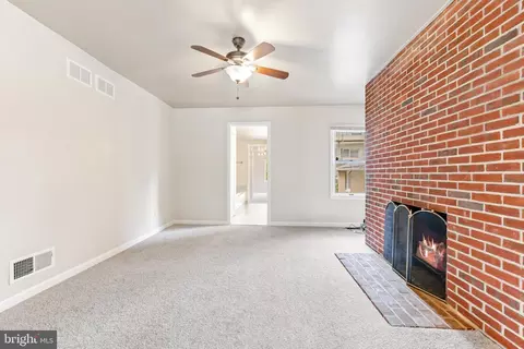 Living - 13 E Henrietta St, Baltimore, MD 21230 photo 4 of 9