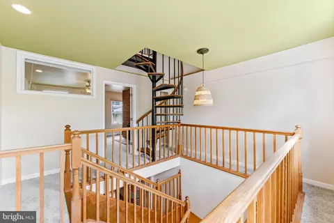 Entry Way - 13 E Henrietta St, Baltimore, MD 21230 photo 8 of 14