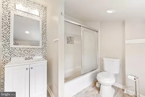 Bath - 13 E Henrietta St, Baltimore, MD 21230 photo 6 of 6