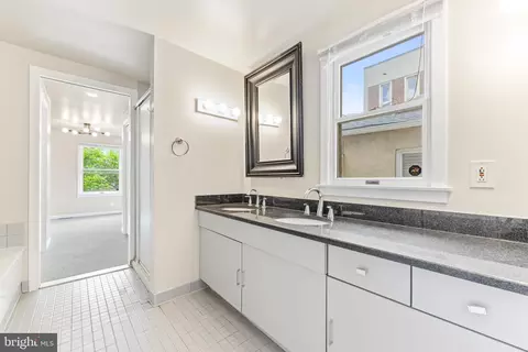 Bath - 13 E Henrietta St, Baltimore, MD 21230 photo 2 of 6