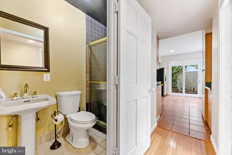 Entry Way - 13 E Henrietta St, Baltimore, MD 21230 photo 4 of 14