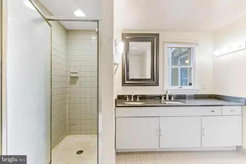 Bath - 13 E Henrietta St, Baltimore, MD 21230 photo 4 of 6