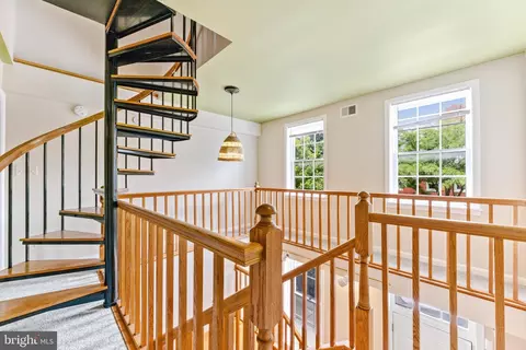 Entry Way - 13 E Henrietta St, Baltimore, MD 21230 photo 6 of 14