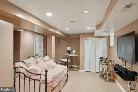 Bedroom - 3909 Ridgecroft Rd, Baltimore, MD 21206 photo 4 of 4