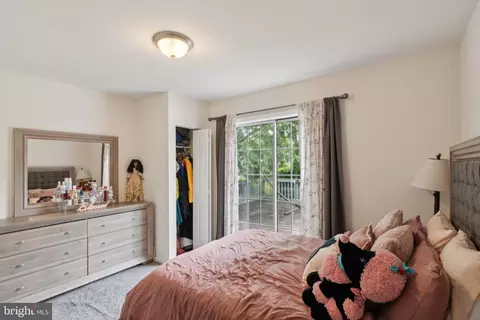 Bedroom - 3909 Ridgecroft Rd, Baltimore, MD 21206 photo 2 of 4