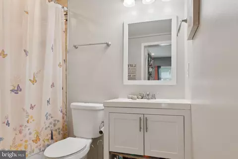 Bath - 3909 Ridgecroft Rd, Baltimore, MD 21206 photo 1 of 2