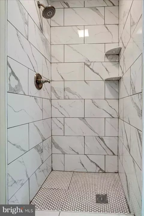 Bath - 253 S Durham St, Baltimore, MD 21231 photo 3 of 3