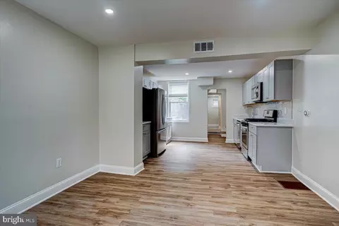 Entry Way - 253 S Durham St, Baltimore, MD 21231 photo 2 of 4