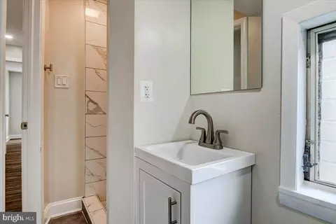 Bath - 253 S Durham St, Baltimore, MD 21231 photo 2 of 3