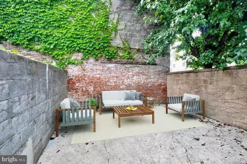 Exterior - 253 S Durham St, Baltimore, MD 21231 photo 3 of 4