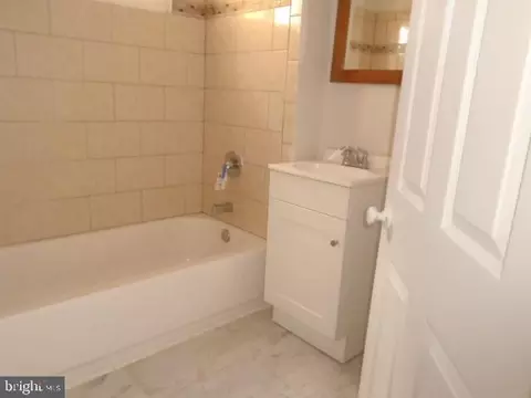 Bath - 4304 Forest View Ave, Baltimore, MD 21206 photo 1 of 1