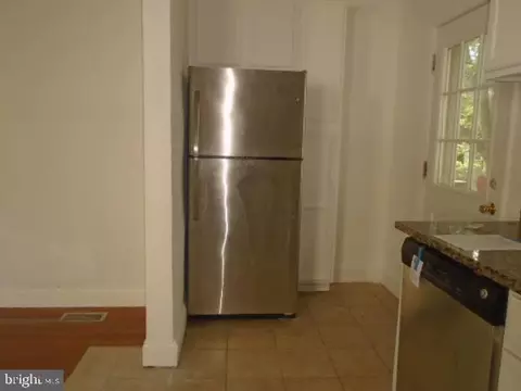 Entry Way - 4304 Forest View Ave, Baltimore, MD 21206 photo 2 of 5