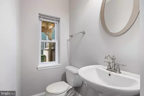 Entry Way - 2816 Dillon, Baltimore, MD 21224 photo 5 of 6