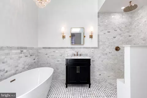 Bath - 124 E Montgomery St, Baltimore, MD 21230 photo 2 of 4