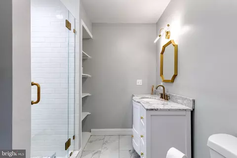 Bath - 124 E Montgomery St, Baltimore, MD 21230 photo 4 of 4