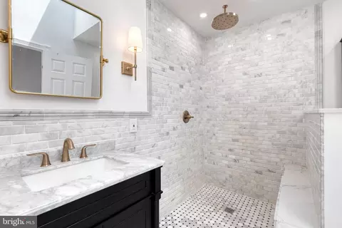 Bath - 124 E Montgomery St, Baltimore, MD 21230 photo 3 of 4