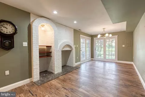 Living - 124 E Montgomery St, Baltimore, MD 21230 photo 2 of 5
