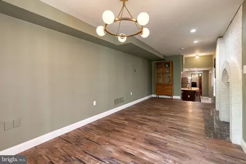 Living - 124 E Montgomery St, Baltimore, MD 21230 photo 3 of 5